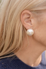 Evie - 14mm Cotton Pearl Stud Earring - 18k Gold Plated - Lisi Lerch
